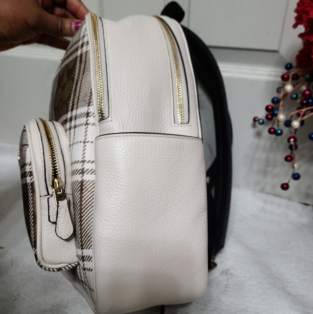 Coach Court Backpack - Picture 4 of 7